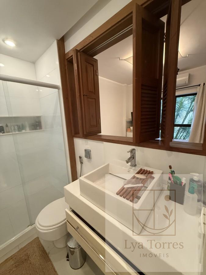 Apartamento de 4 quartos no Leblon