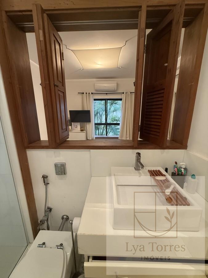 Apartamento de 4 quartos no Leblon