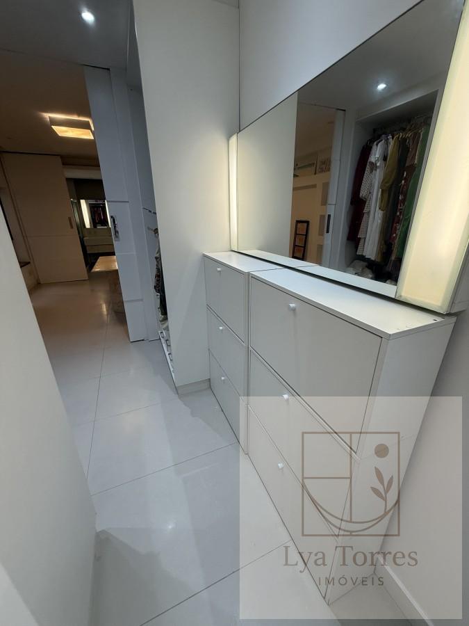 Apartamento de 4 quartos no Leblon