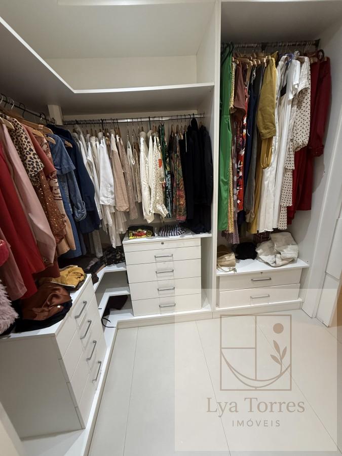 Apartamento de 4 quartos no Leblon