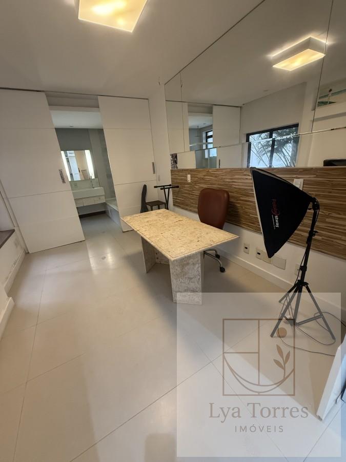 Apartamento de 4 quartos no Leblon