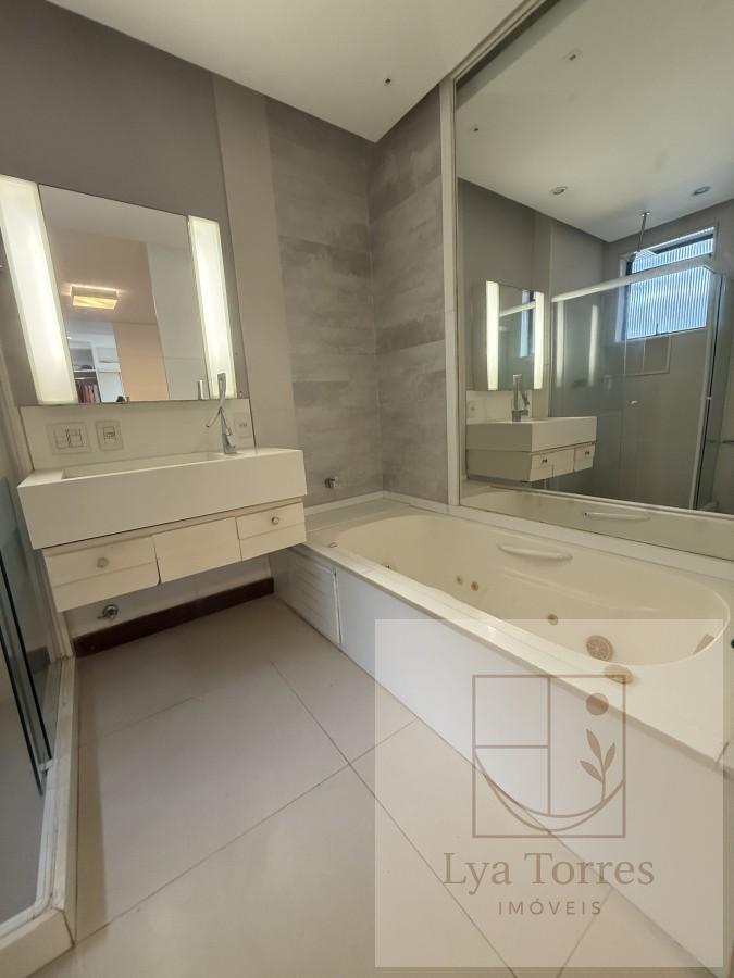 Apartamento de 4 quartos no Leblon