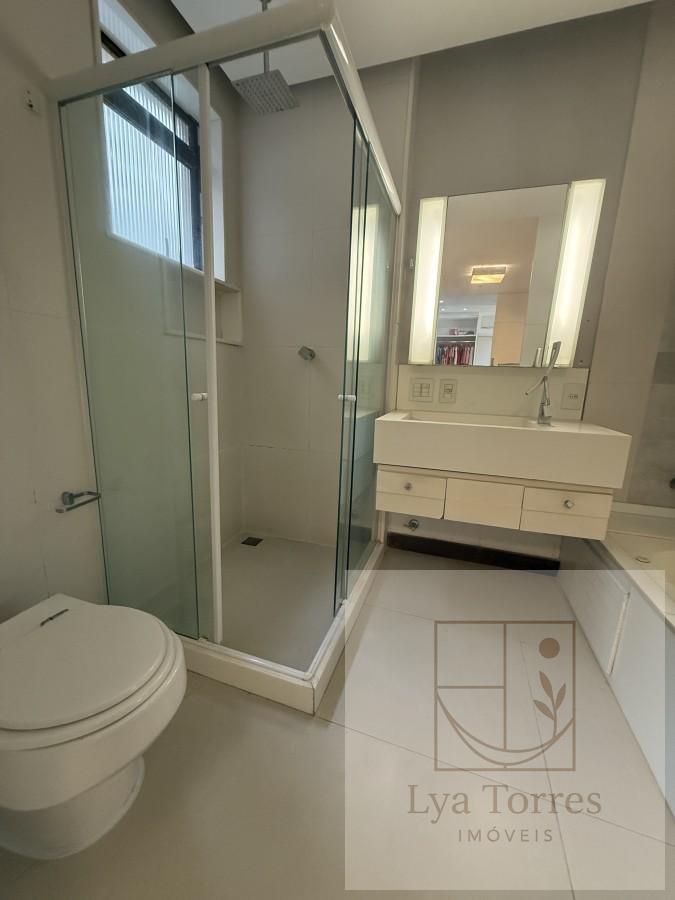 Apartamento de 4 quartos no Leblon