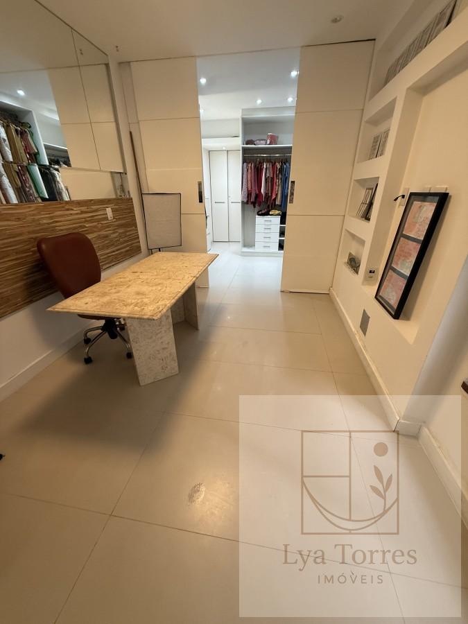 Apartamento de 4 quartos no Leblon