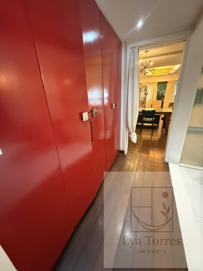 Apartamento de 4 quartos no Leblon