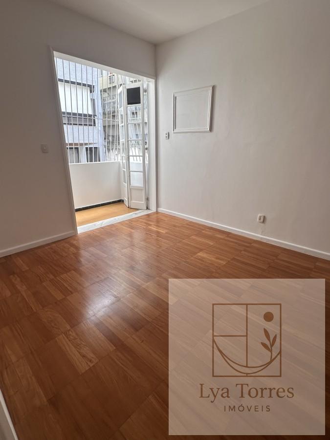 Apartamento de 4 quartos no Leblon