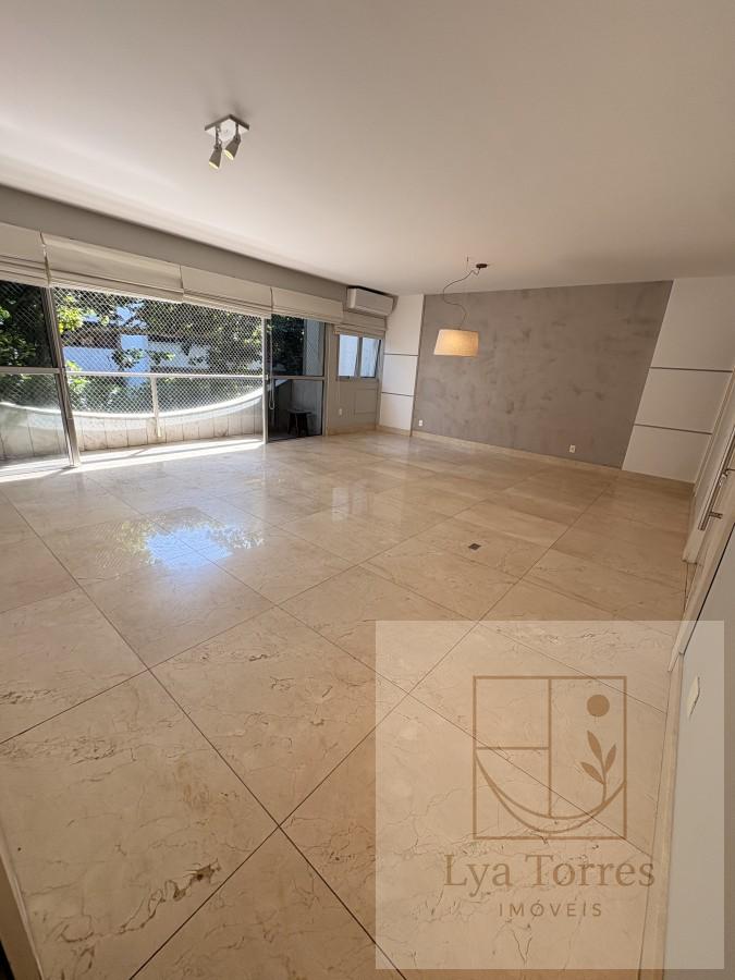 Apartamento de 4 quartos no Leblon
