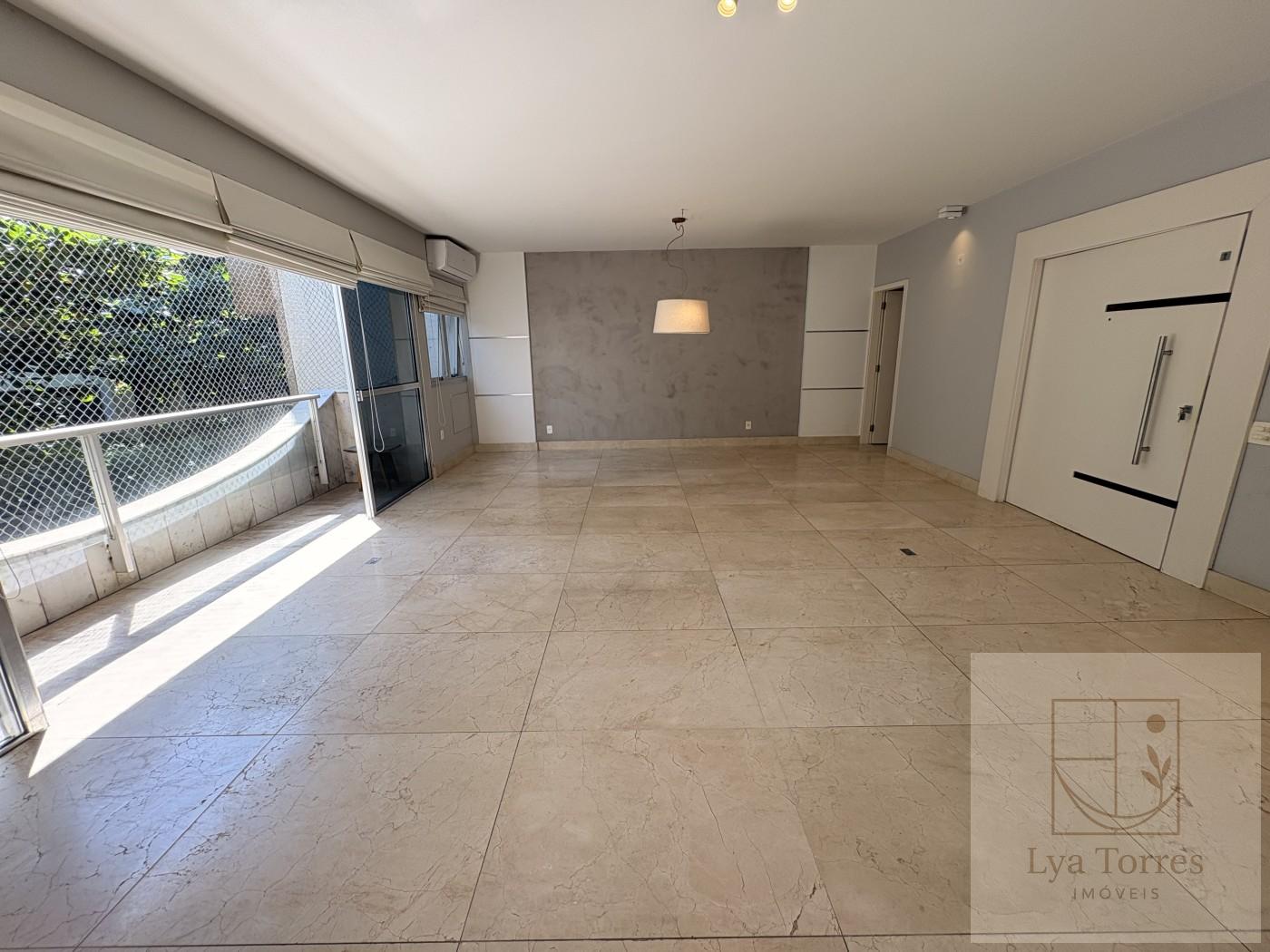 Apartamento de 4 quartos no Leblon