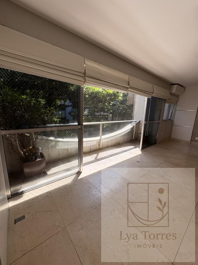 Apartamento de 4 quartos no Leblon