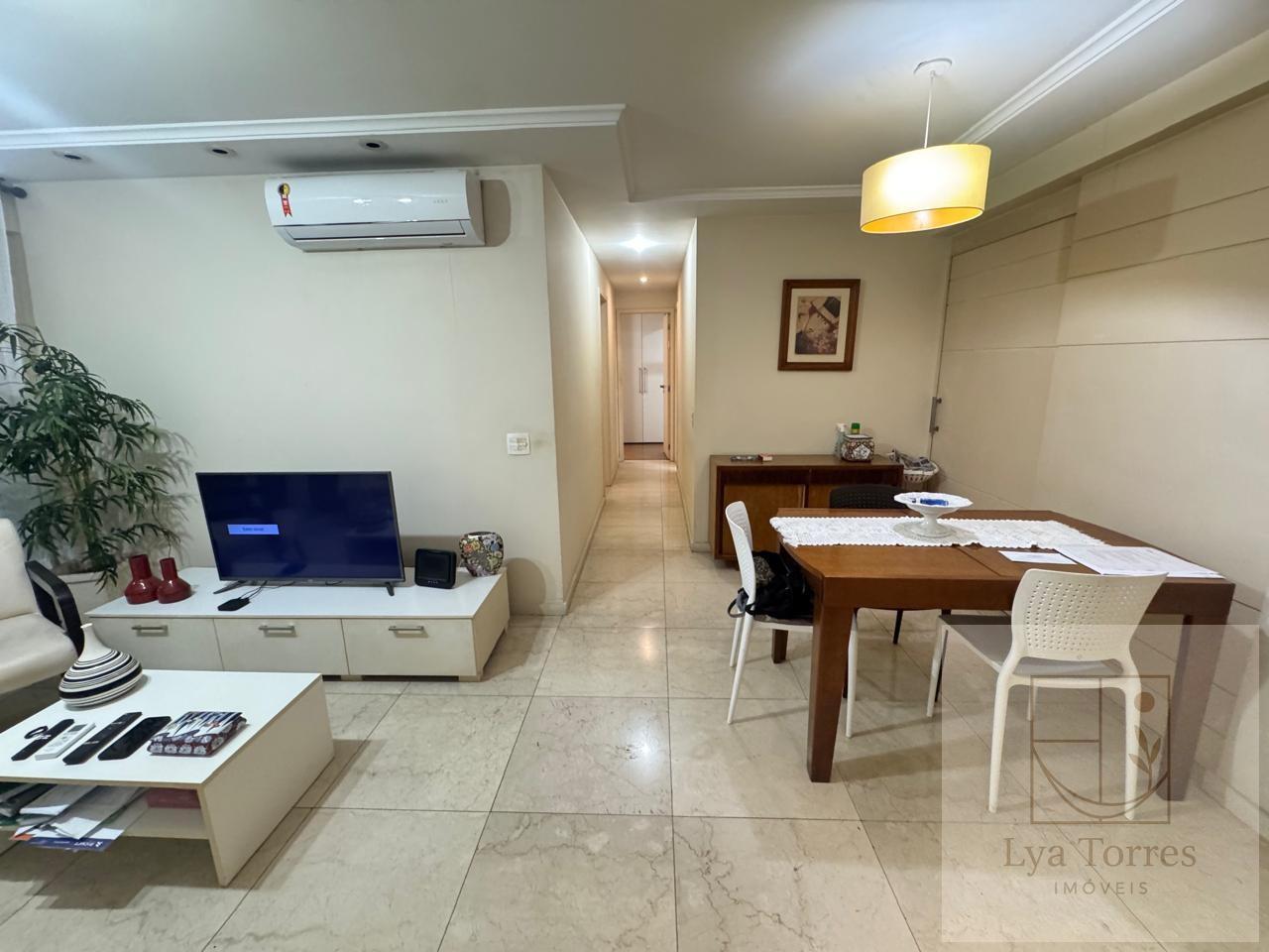 Apartamento de 3 quartos no Leblon