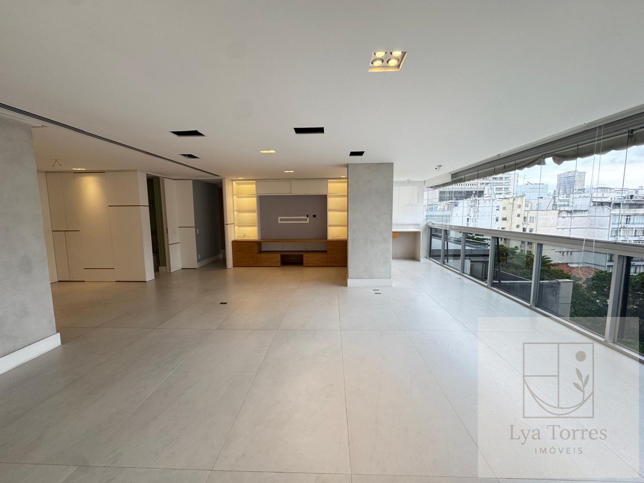 Apartamento de 3 quartos no Leblon